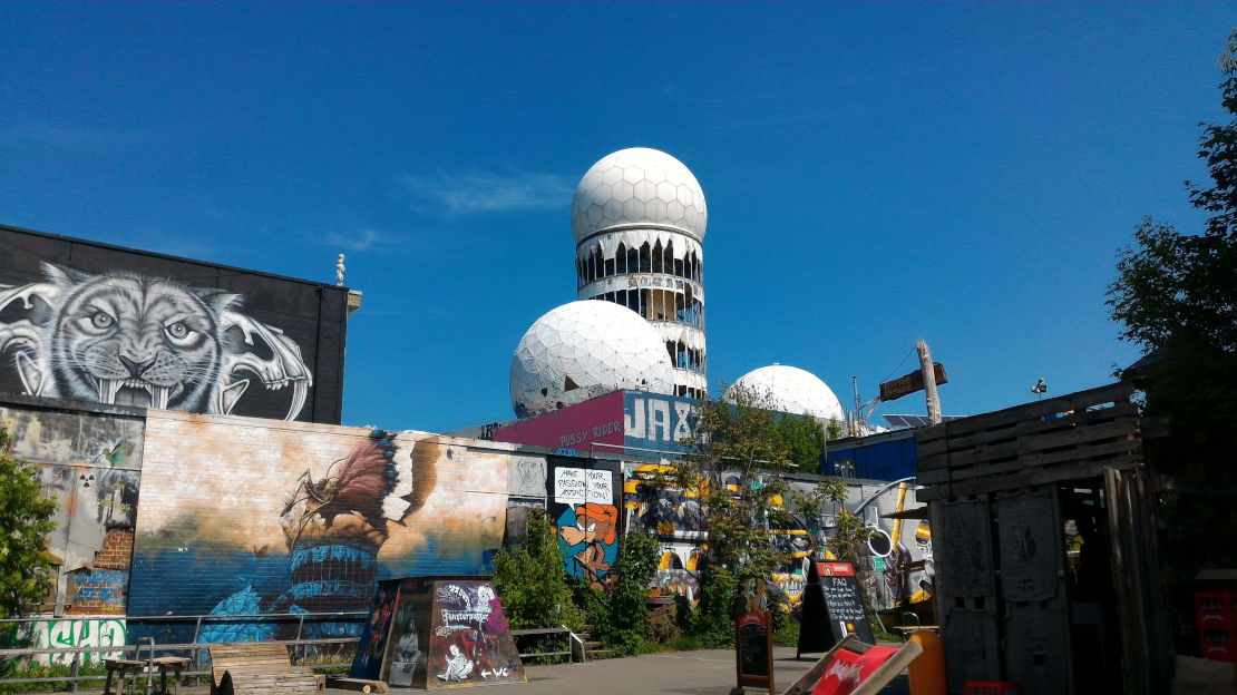 The Pilgrimage of the 13 Blood Moons - Cyclic Installation by Lisa D. Robin at Teufelsberg Berlin